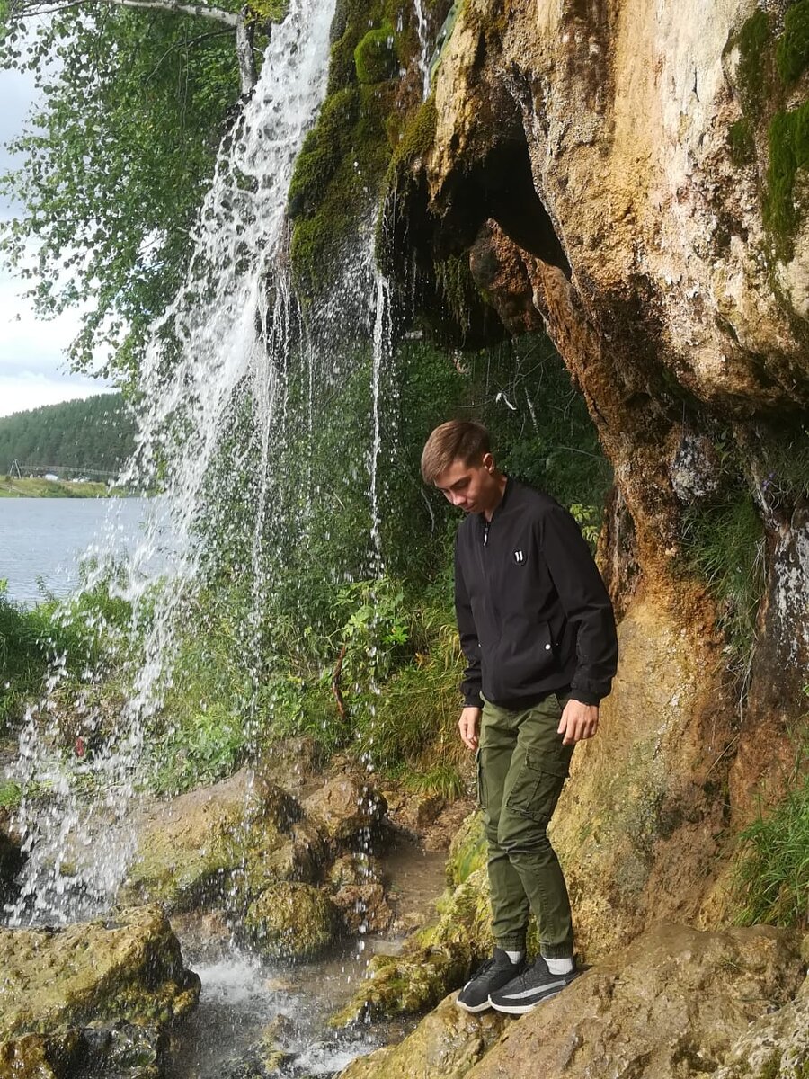 Хочу встать под поток воды, но ледяная вода так не считает