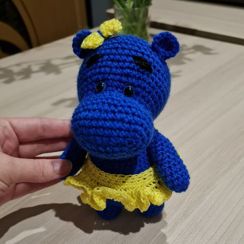 Вязаная игрушка Бегемот 