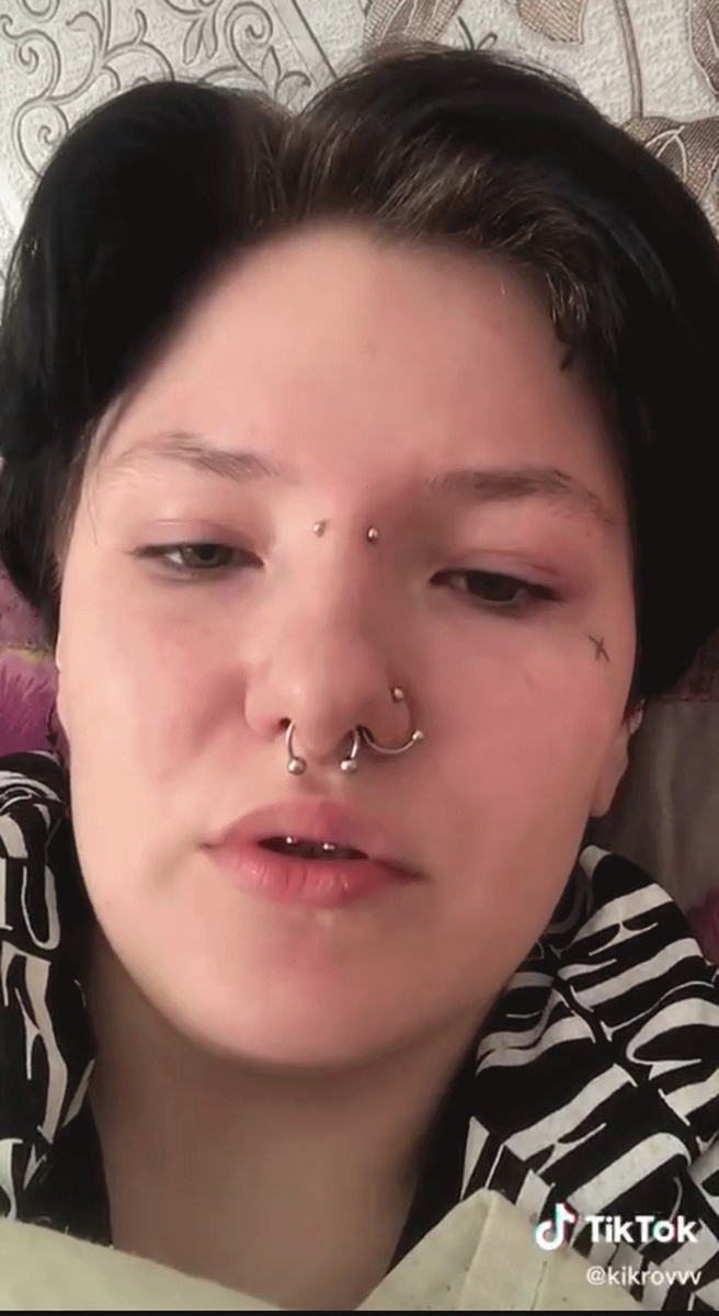 рассказывает