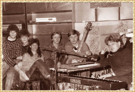 С ресурса "Вокально инструментальные ансамбли СССР"