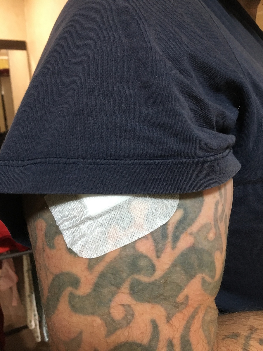 Позавчера муж сделал-таки прививку от короны