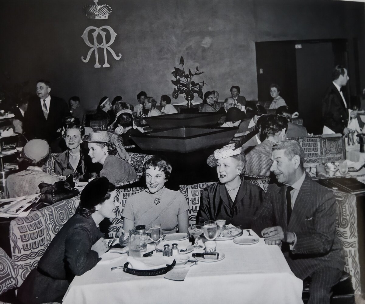 Майкл Романофф с гостями