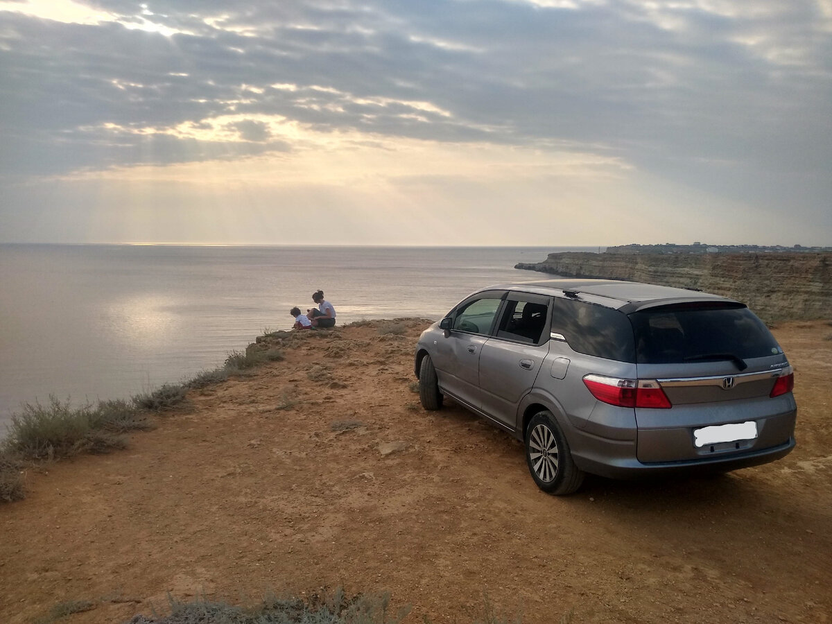 Снова дома. Обычно она всех катает, но в этот раз эвакуатор покатал ее!