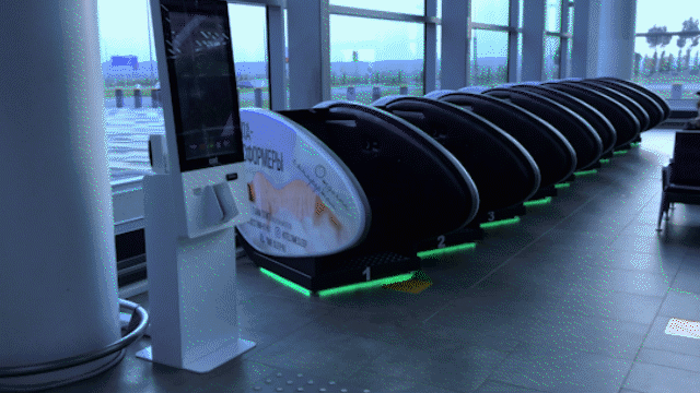 Холл с креслами