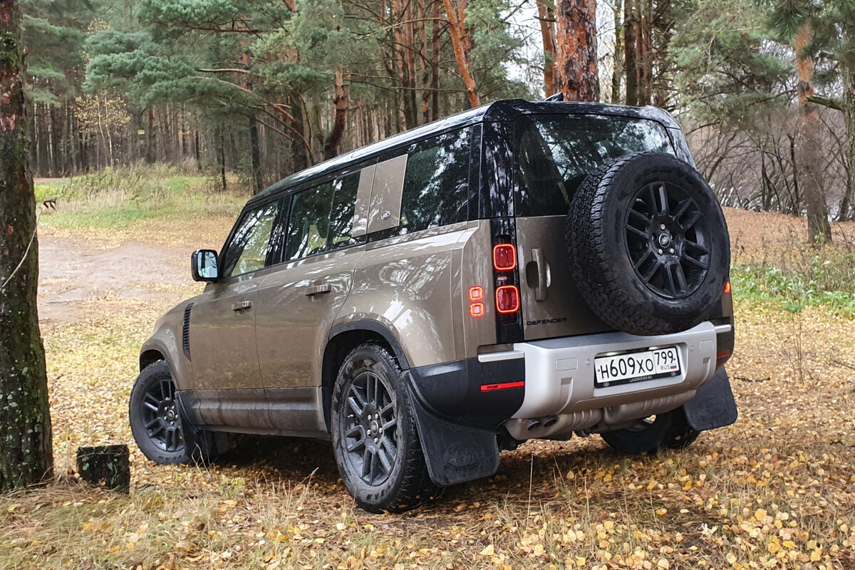 Дебют нового внедорожника Land Rover Defender состоялся в сентябре 2019 года во Франкфурте, спустя три года после того как прежний легендарный рамный “Деф” отправили в отставку.-2