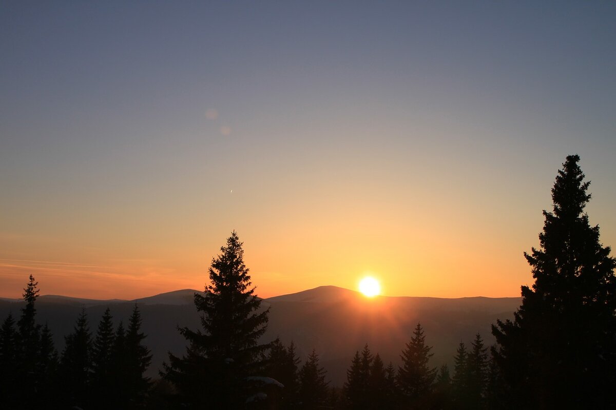 Магнитные бури происходят от солнечной вспышки электромагнитного излучения. Фото: Pixabay.com 