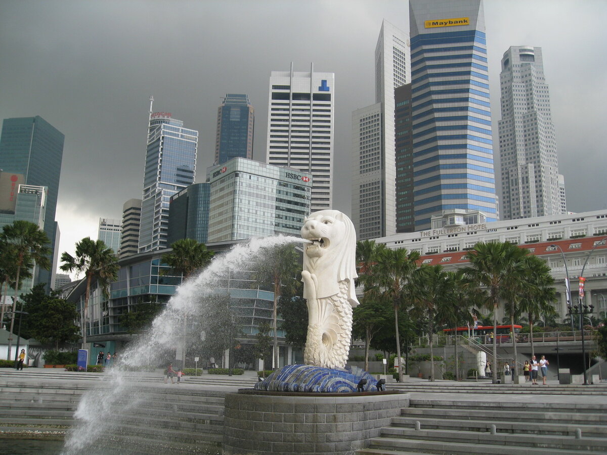 Сингапур – это тропики. Страшная жара и влажность. Представьте автомобиль в парной русской бани. Фото Юрия Буцкого