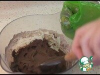     Перекладываем тесто в кондитерский мешок, так легче будет формировать печенье.