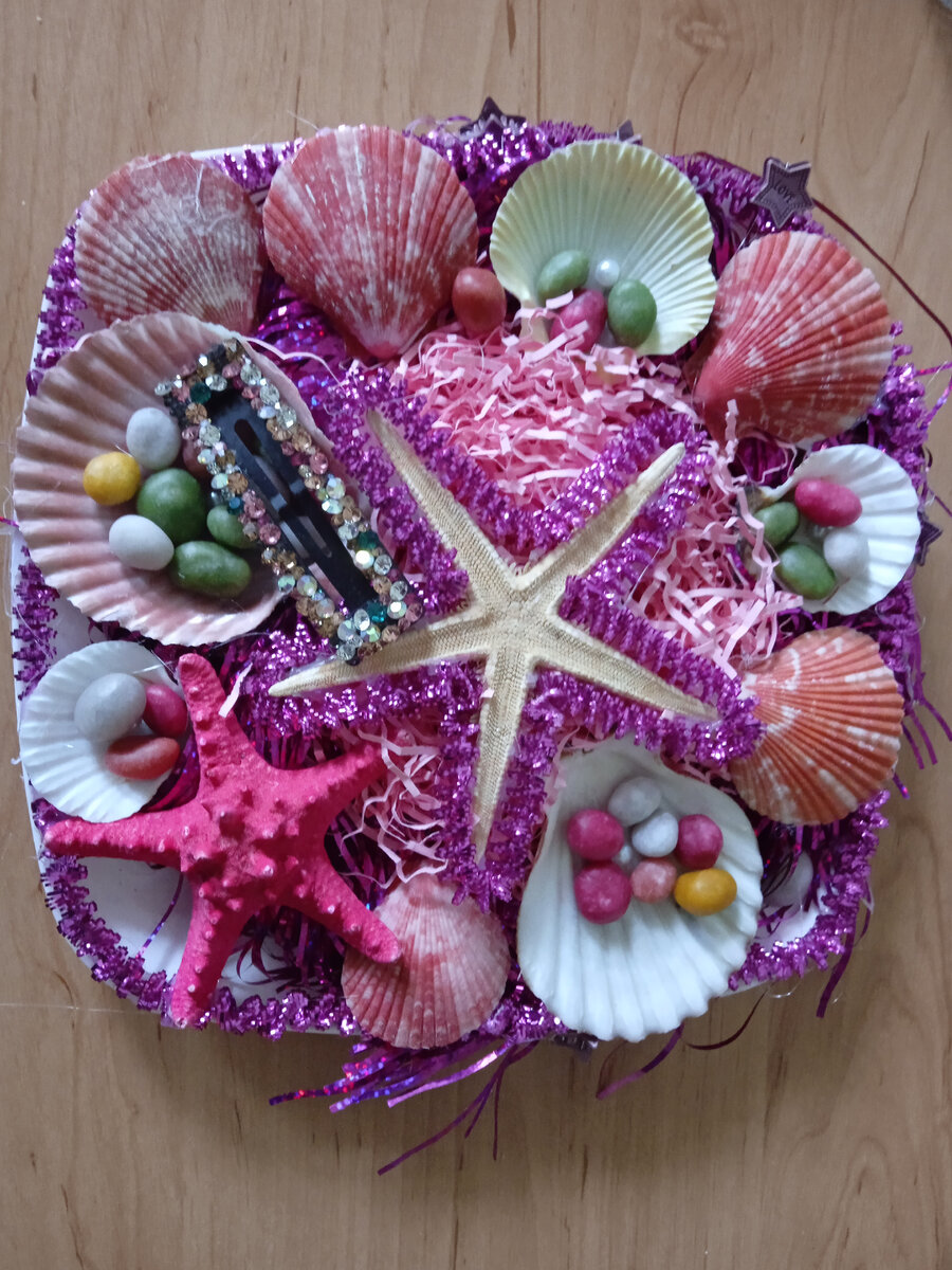 Ракушки служат ёмкостью для мелких , легко теряющихся вещей либо конфет. 