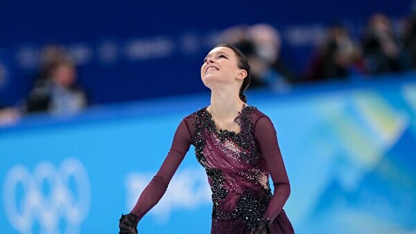    Анна Щербакова после выступления в произвольной программе женского одиночного катания на соревнованиях по фигурному катанию на XXIV зимних Олимпийских играх в Пекине© РИА Новости / Григорий Сысоев