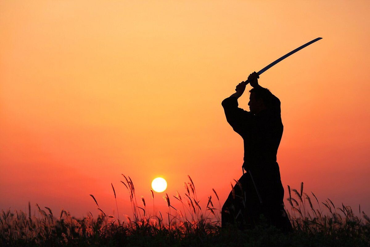 Замахнуться на солнце можно, но победить нельзя.