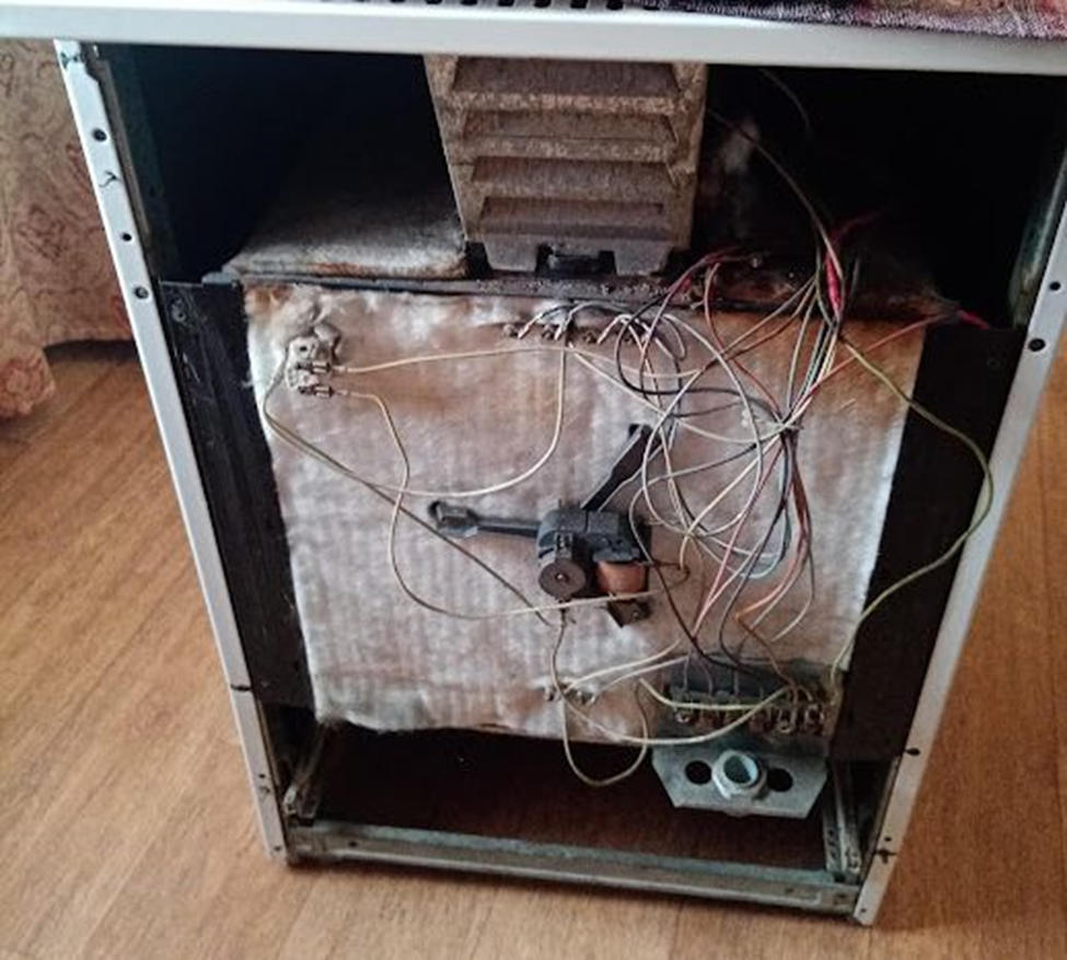 Электроплита DGG вид сзади со снятой задней крышкой