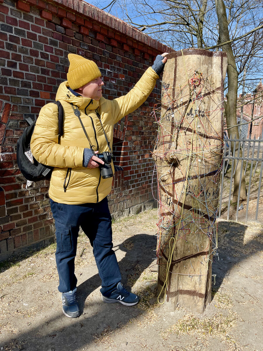 Кстати, а располагается столб в Южном парке, что рядом с Фридландскими воротами