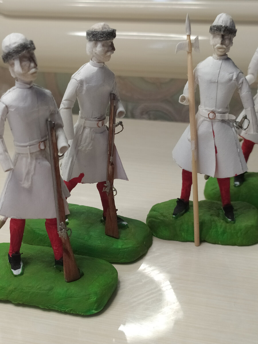 Фузелёры и урядник солдатских полков.