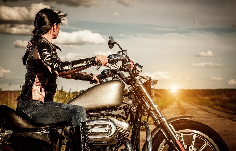 Девушка на мотоцикле
