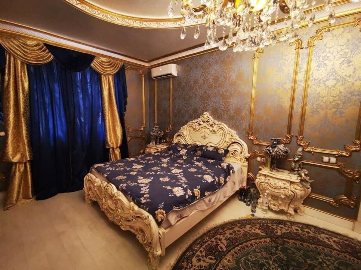 Наверное Алексей вдохновлялся стилем дома 
