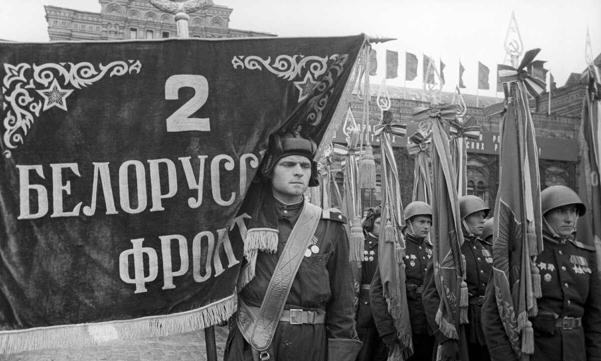 "Русского фронта не было, потому что русские принимали участие в войне только на стороне Гитлера": о манипуляции историей