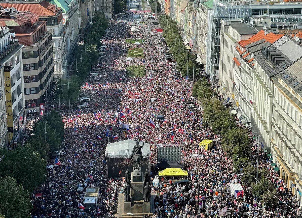 Митинг на Вацлавской площади в центре Праги 3 сентября