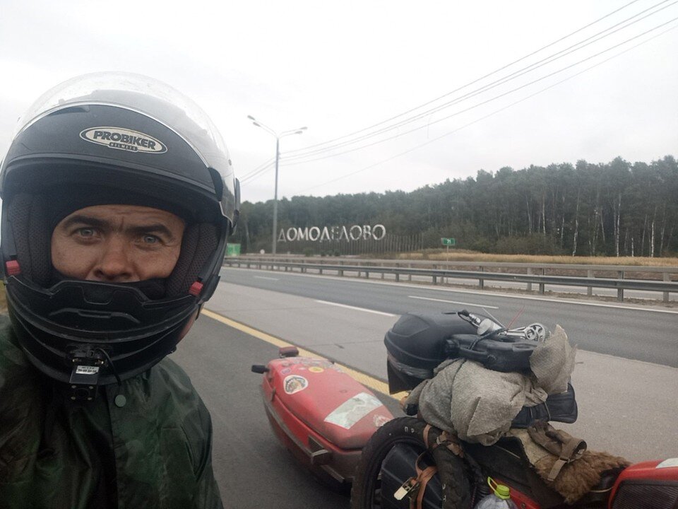    Путь домой у Антона продолжается уже больше месяца. Фото: Антон Юрков\VK