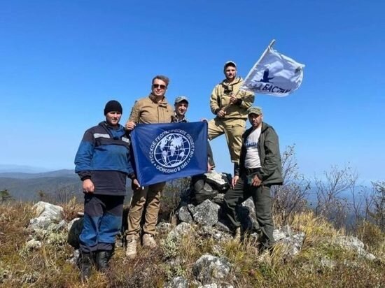     На самой высокой точке заповедника в ЕАО взвился флаг ФОТО: заповедник «Бастак»