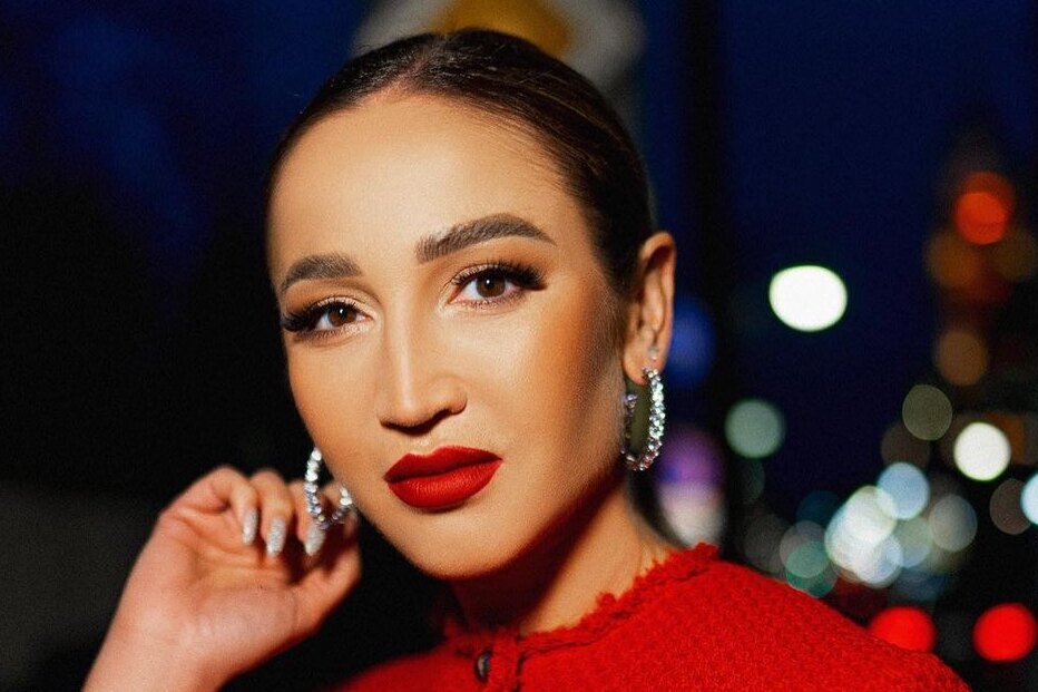     «Я так нервничаю. Впервые впустила их»: Ольга Бузова отпраздновала новоселье со звездными гостями