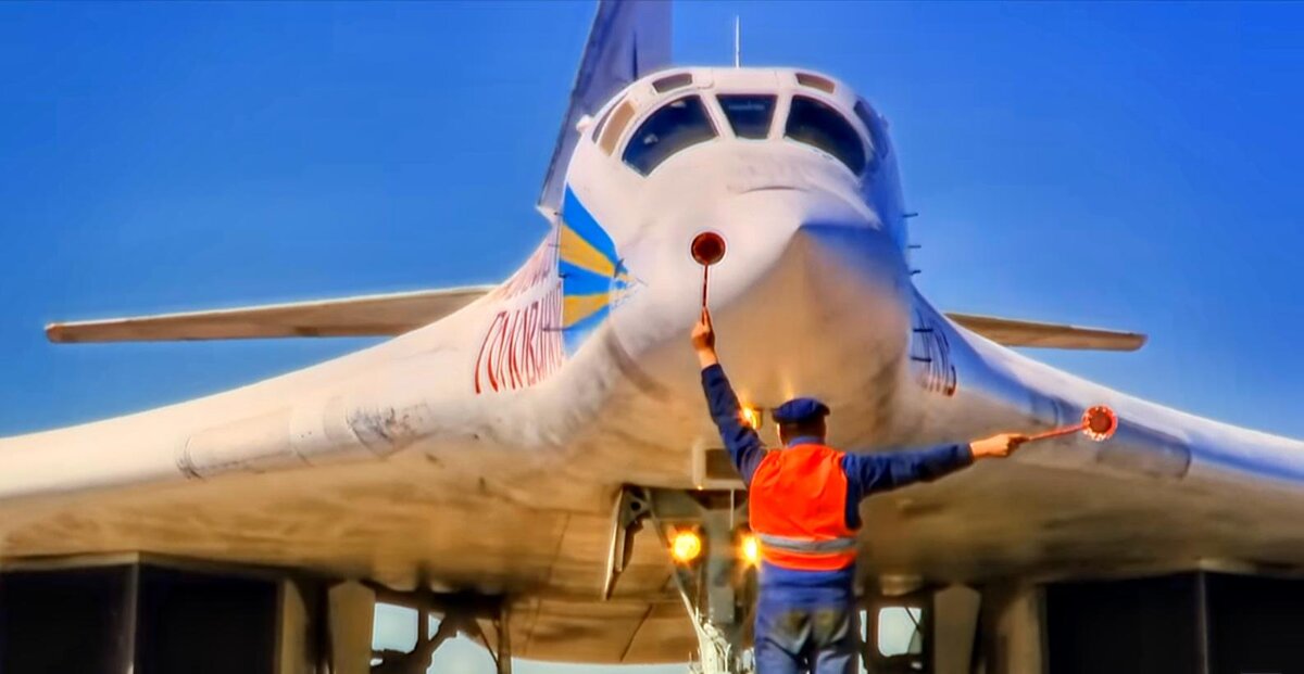 Ракетоносец Ту-160 "Белый лебедь" стратегического назначения