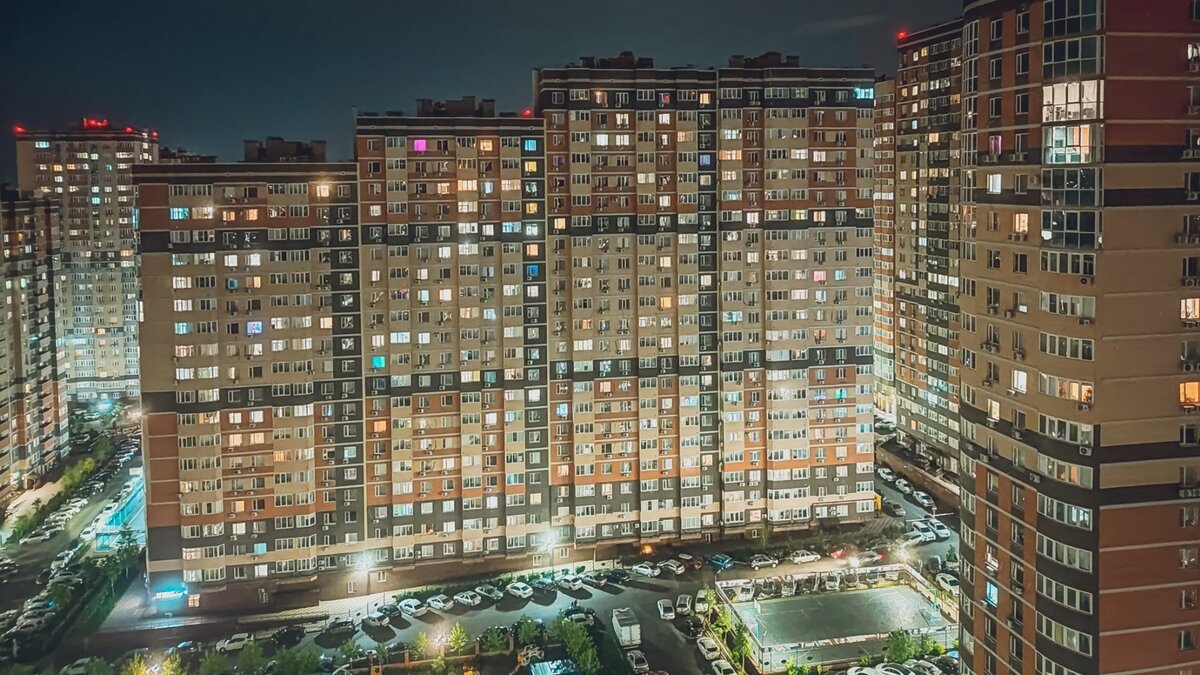     Идейный разработчик проекта застройки острова Елены Денис Тяглин вместе со своей компанией W.E.T.E.R дал мини-интервью корреспонденту «Восток-Медиа» и рассказал о будущем острова. По словам специалиста, небоскребы на острове могут стать аналогом Москва-Сити.