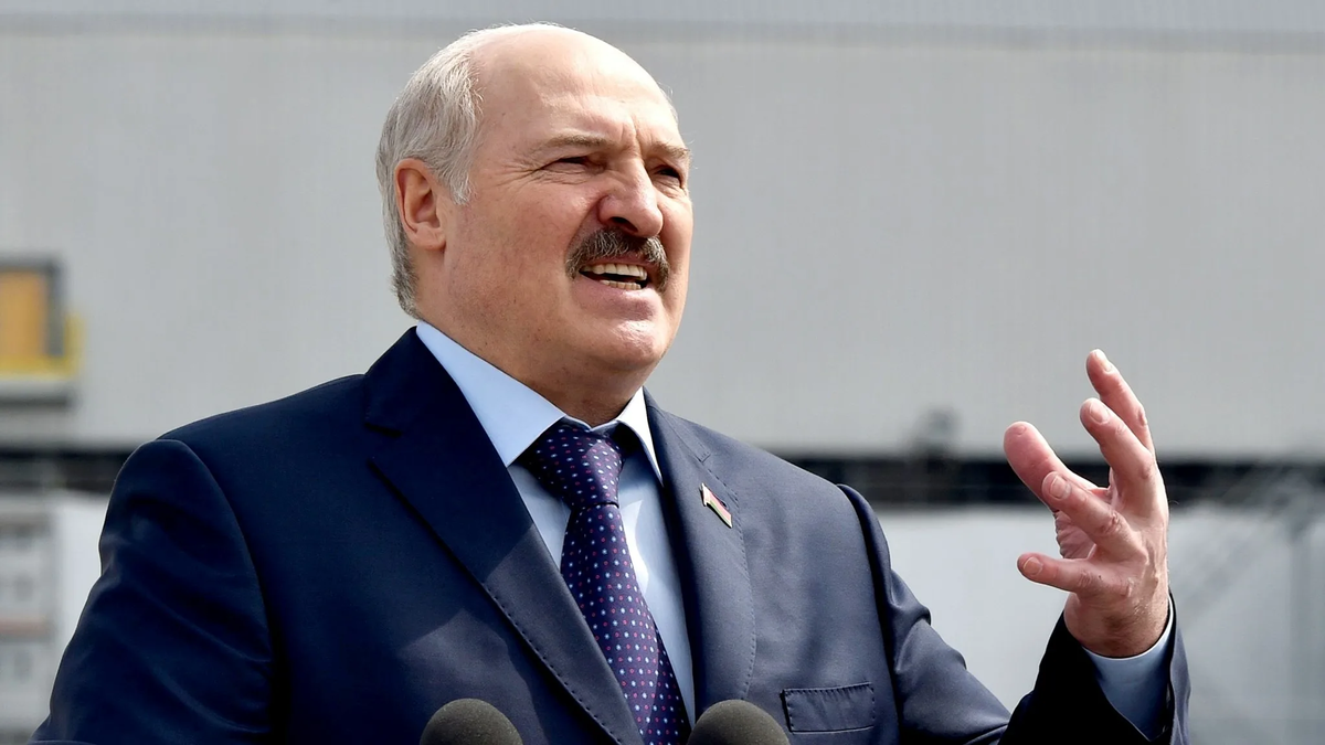 Привычка экспрессивно и не стесняясь выражать свои мысли обеспечила популярность для Лукашенко.