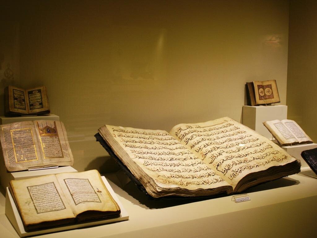 Из Яндекса. Вот некоторые экземпляры из этого музея. 