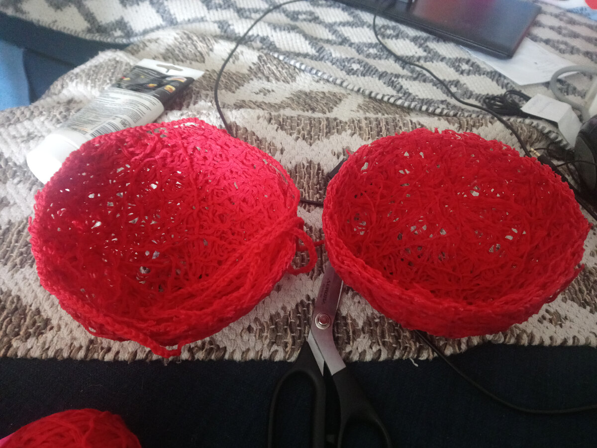 Тадаааааааа! Две половинки. Теперь клею окантовку, делаю подставку и....