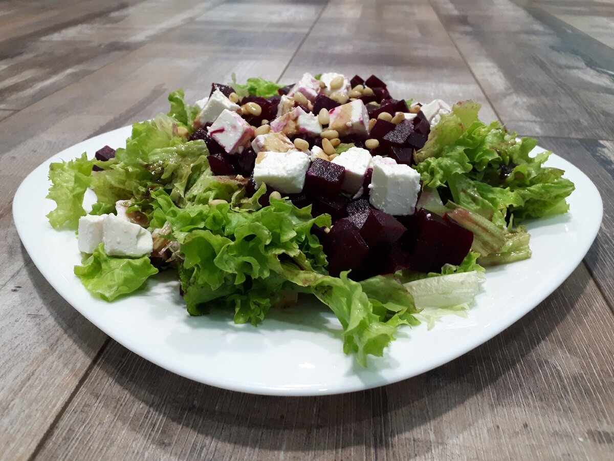 Салат из запеченной свеклы с брынзой – кулинарный рецепт