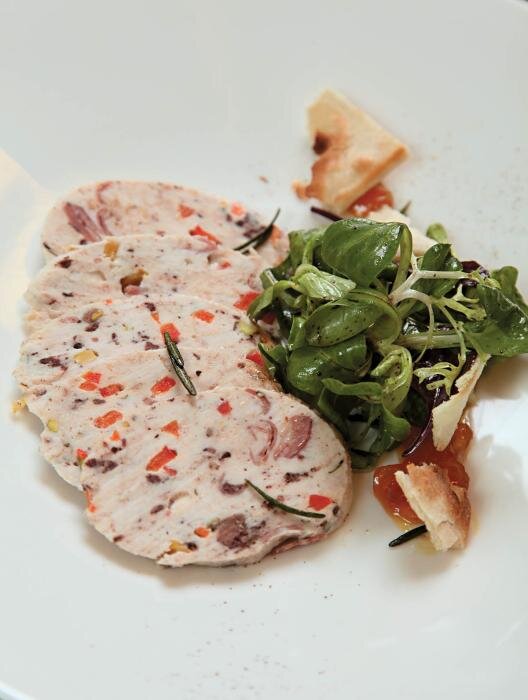 Куриный галантин с фисташками