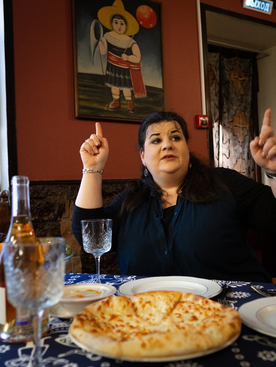 Манана рассказывает, как есть зачапури правильно