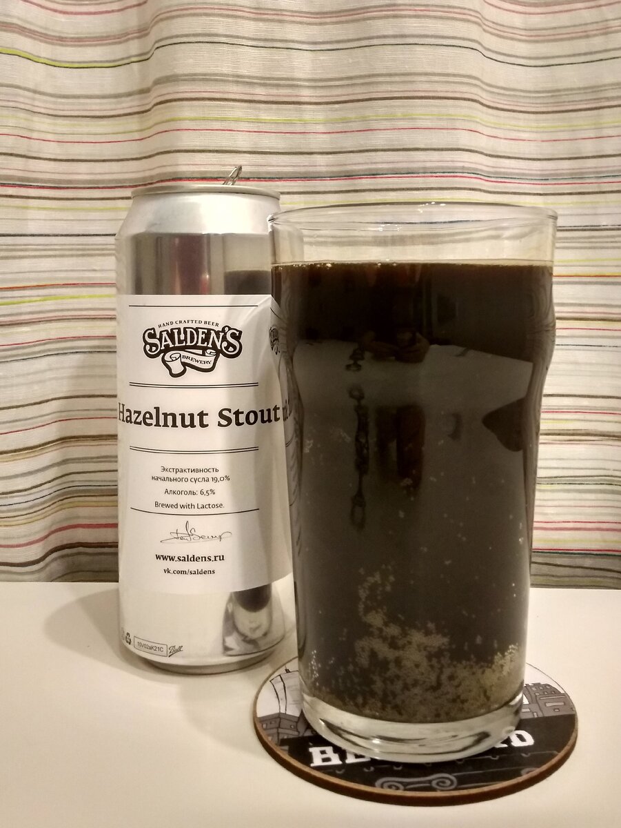 Hazelnut Stout от Salden`s в бокале 