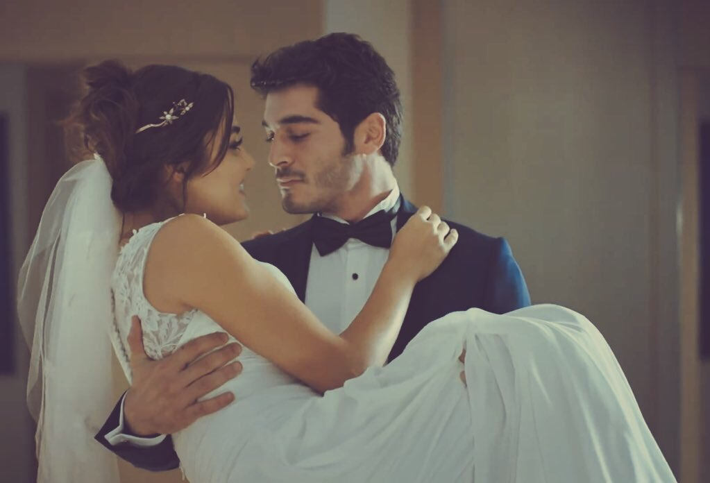 Брачные ночи турецких сериалах. Hayat Murat свадьба.