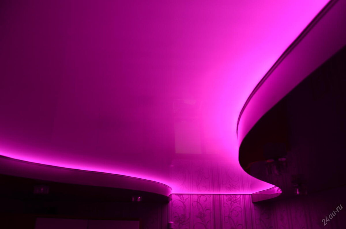 Натяжной потолок с подсветкой. 