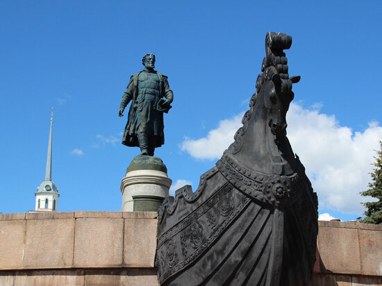 Памятник  русскому путешественнику, тверскому купцу Афанасию Никитину. Фото https://tver.mk.ru/culture/2019/04/23/kupecputeshestvennik-ili-kak-tverskie-evropeycam-indiyu-otkryli.html