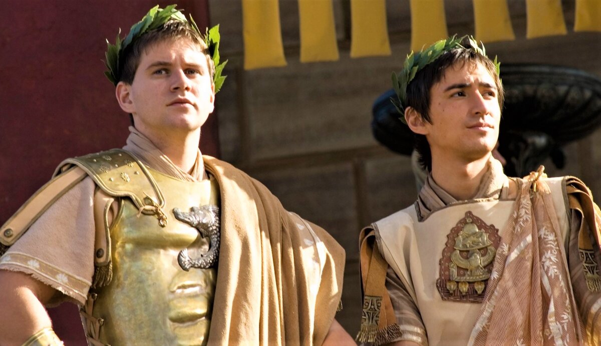 А вы знали, почему мужчины XVI — XVII века носили плащи только на одном ...