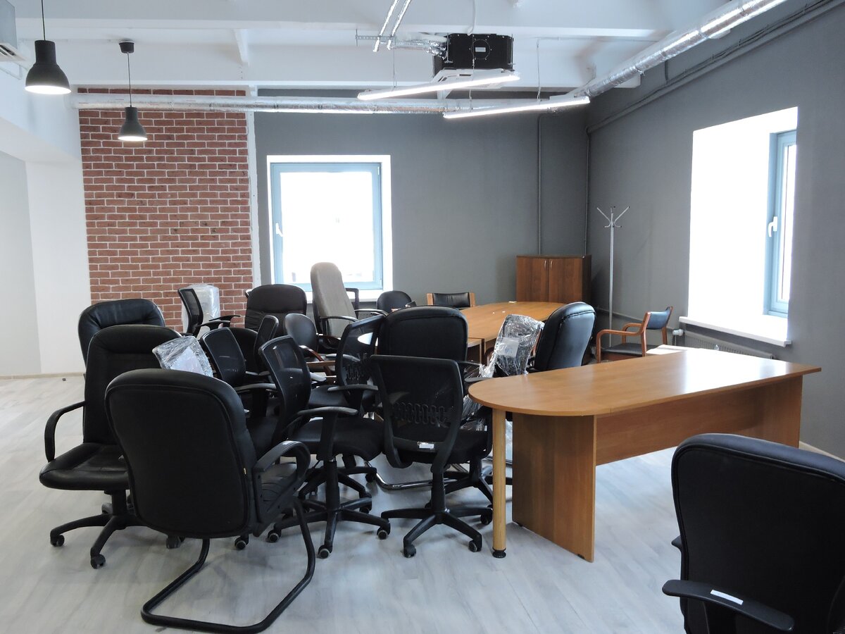 Офис интеграция. Полутемные офисные помещения. Зонирование опен спейс. It компания ланит. Опен спейс лофт.