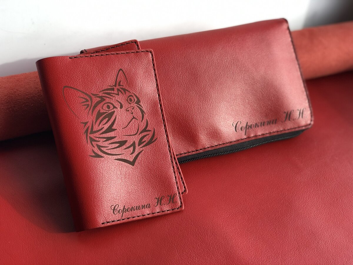 Моя работа. Последние несколько лет шью изделия из натуральной кожи :)