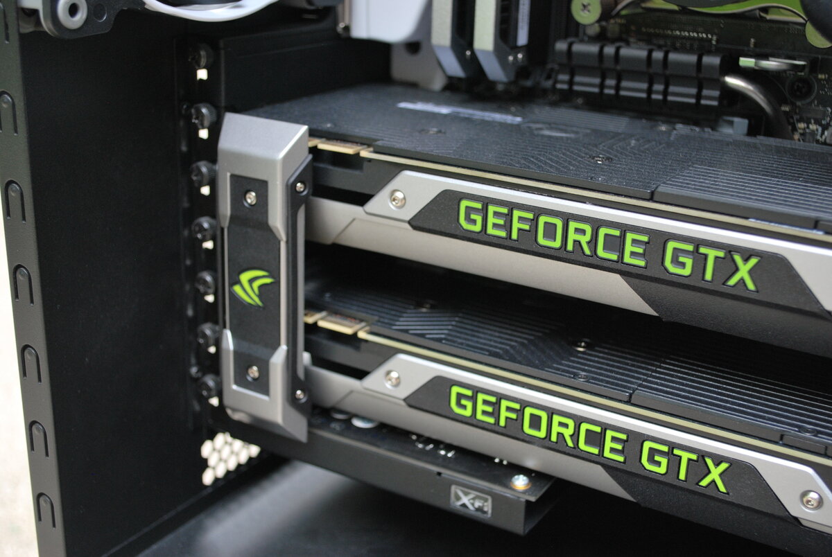 Зачем 2 видеокарты. NVIDIA GEFORCE GTX 1070 SLI. SLI мостик 3 видеокарты. NVIDIA SLI мост. SLI на 4 видеокарты NVIDIA