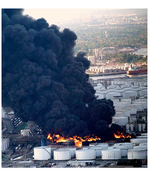 Пожар в складских помещениях (источник tt-snab.ru)