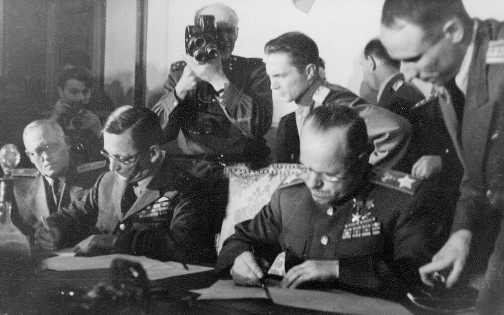 Подписание акта о капитуляции - важное дело и специальная церемония