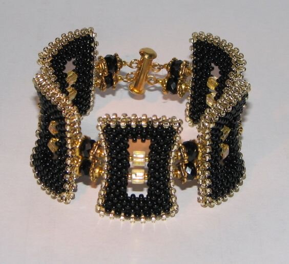 #украшения из бисера 