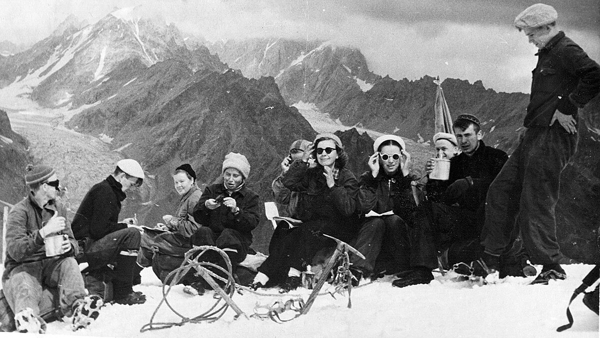 Перевал Дятлова. Зина Колмогорова в горах.
