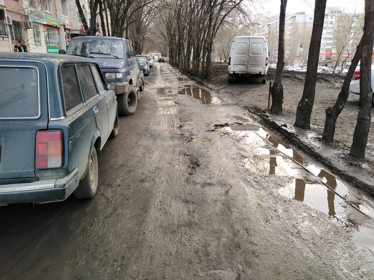 Дорога в поликлинику весной и осенью