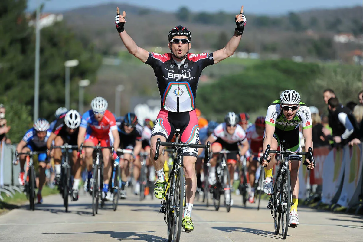 Велоспорт олимпийский вид спорта. Максим Аверин велогонщик. Шоссейные велогонки. Шоссейные гонки на велосипедах. Велоспорт шоссе.