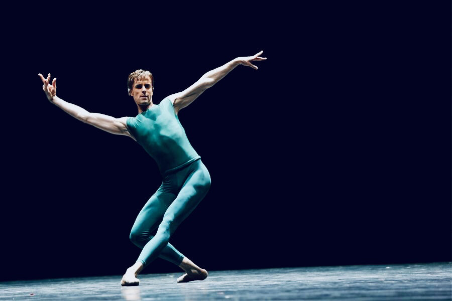 Фрагмент балета Уильяма Форсайта (фото из интернета)