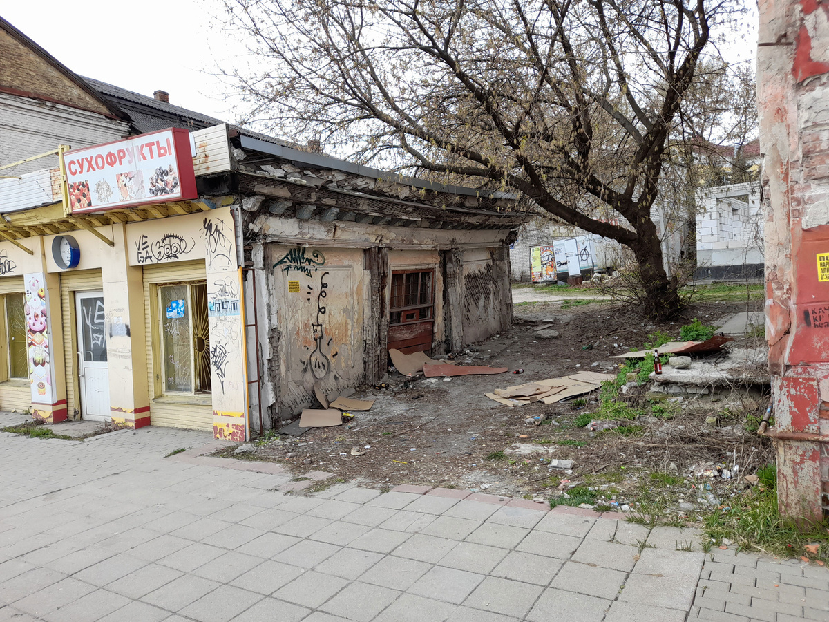 Вид с остановки.