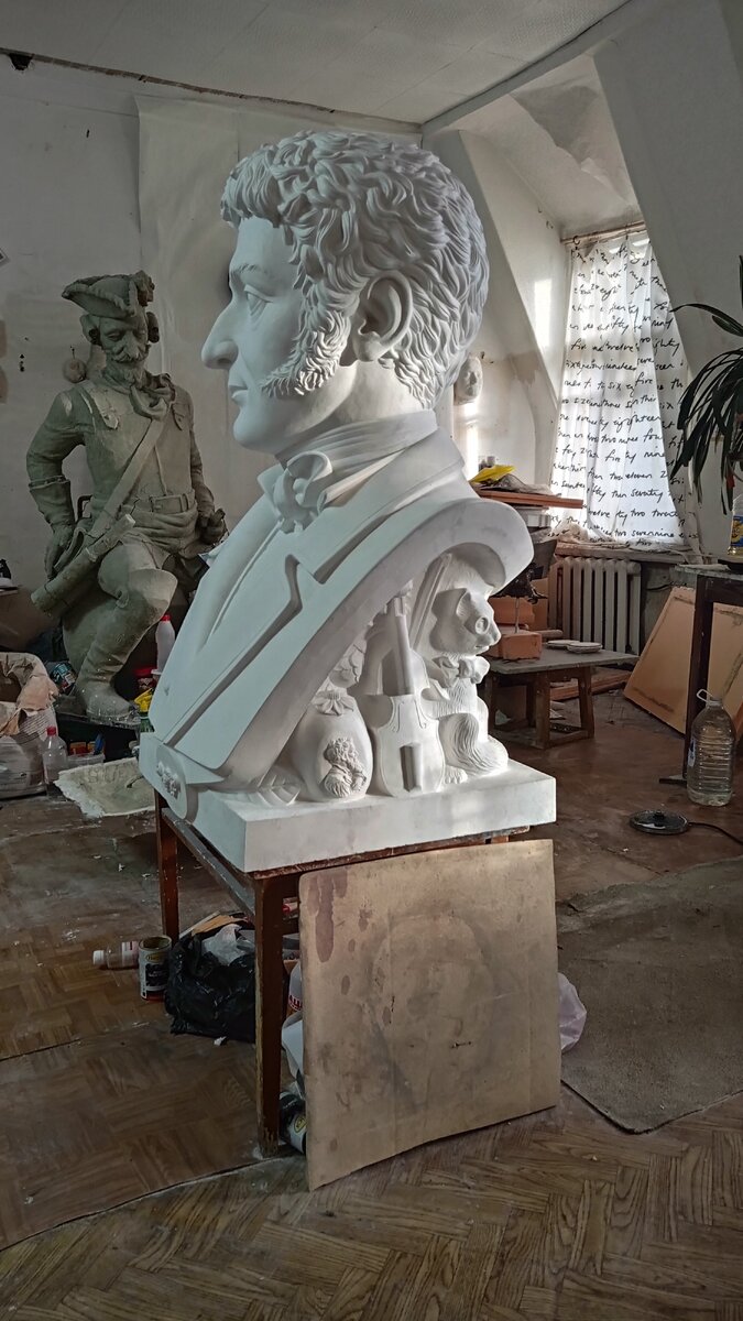 В мастерской. Портрет Эрнста Теодора Амадея Гофмана, гипс. 